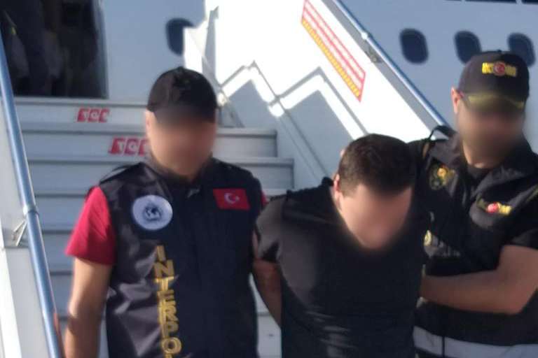 Sedat Peker'in basın danışmanı Emre Olur İstanbul'a getirildi Sedat Peker'in basın danışmanı Emre Olur İstanbul'a getirildi